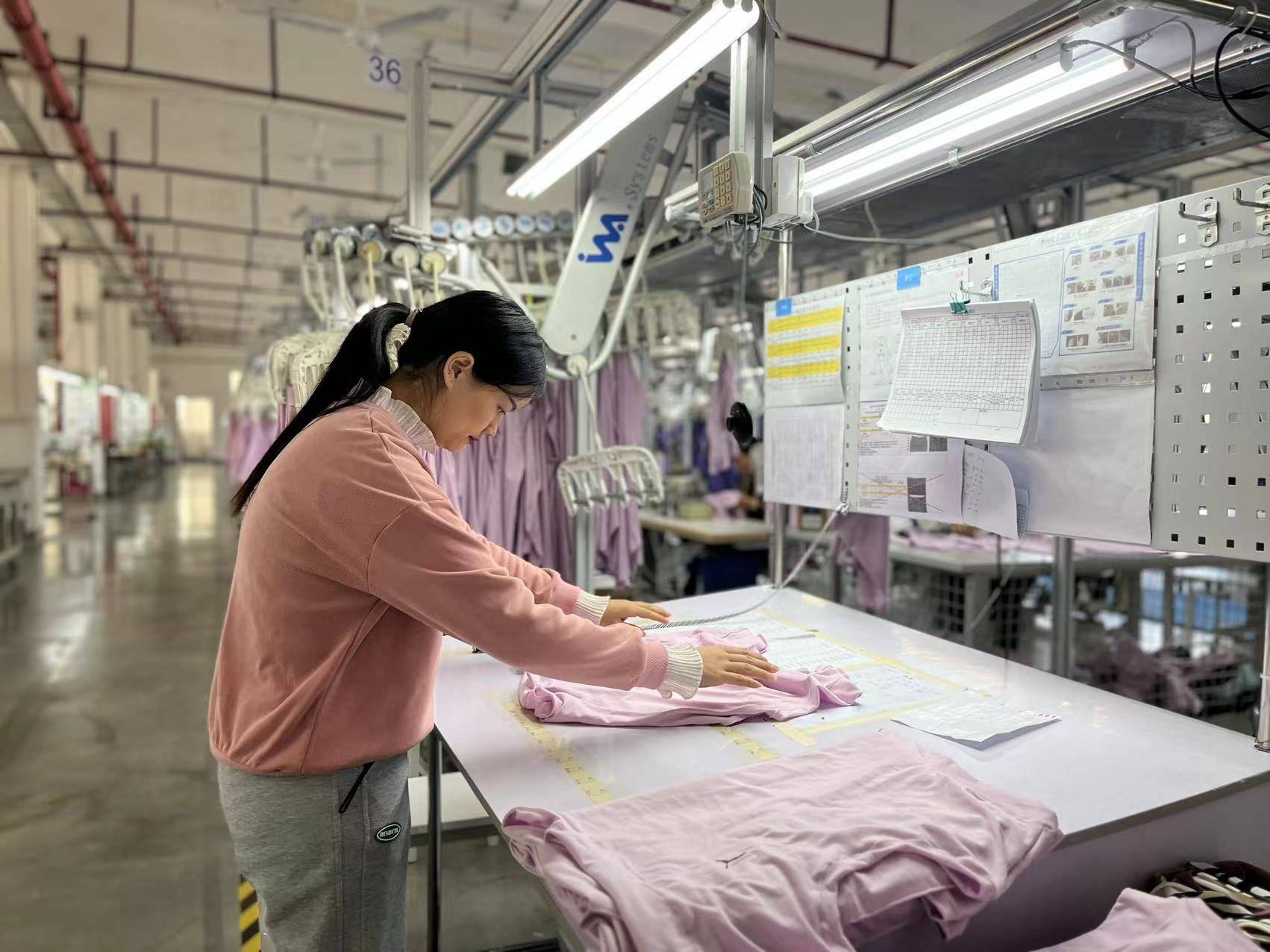 年产成衣400万件！黔西市这家服装加工厂，激活乡村振兴新动能